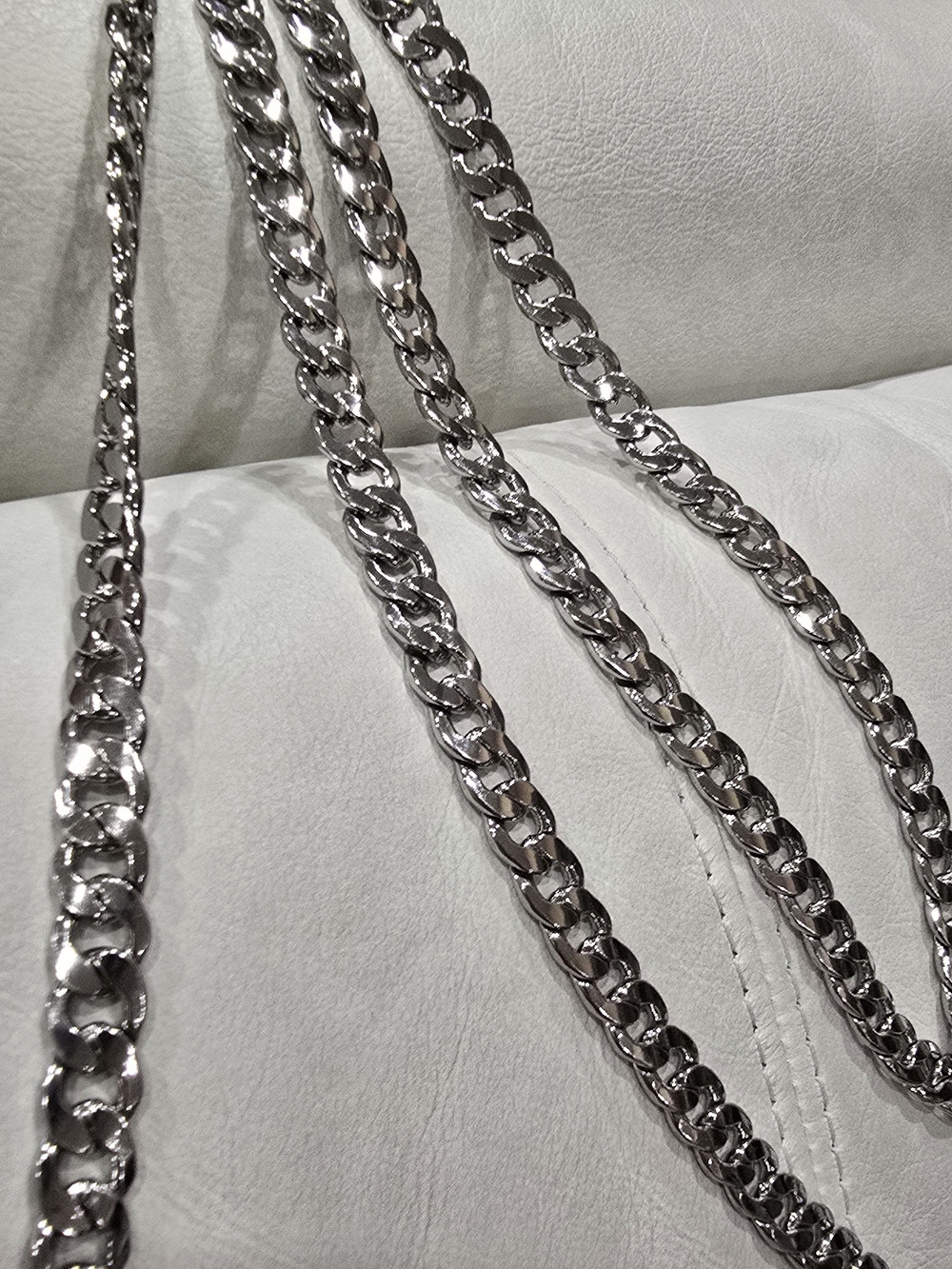 DIOR Beauty - Pink w Silver Chain Shoulder / Crossbody Bag - Picture 2 of 9